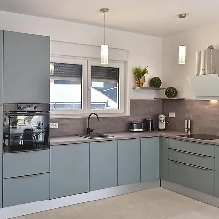 3 Bedroom Cozy In Holiday home