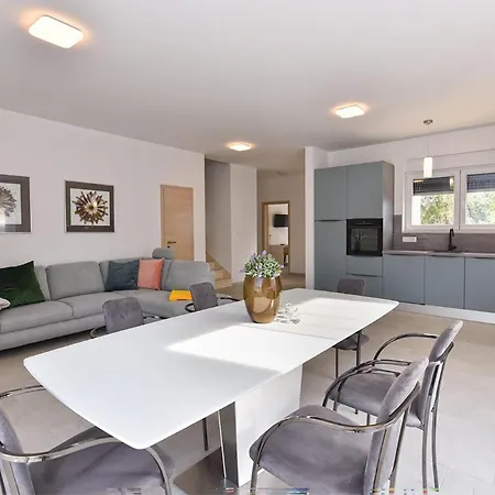 3 Bedroom Cozy In *
