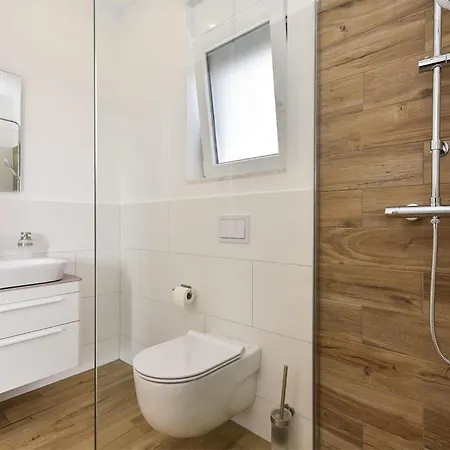 3 Bedroom Cozy In Peroj